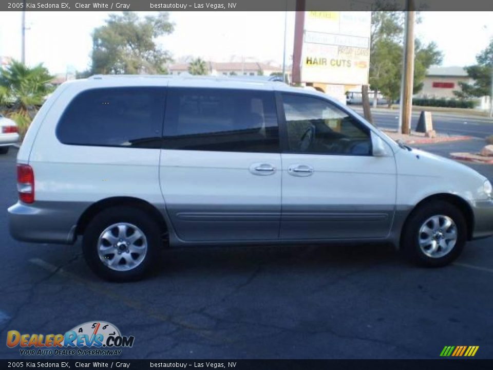 2005 Kia Sedona EX Clear White / Gray Photo #8