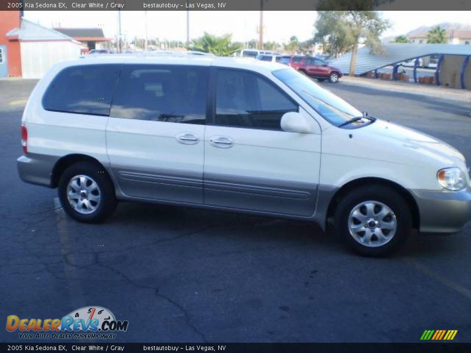 2005 Kia Sedona EX Clear White / Gray Photo #9