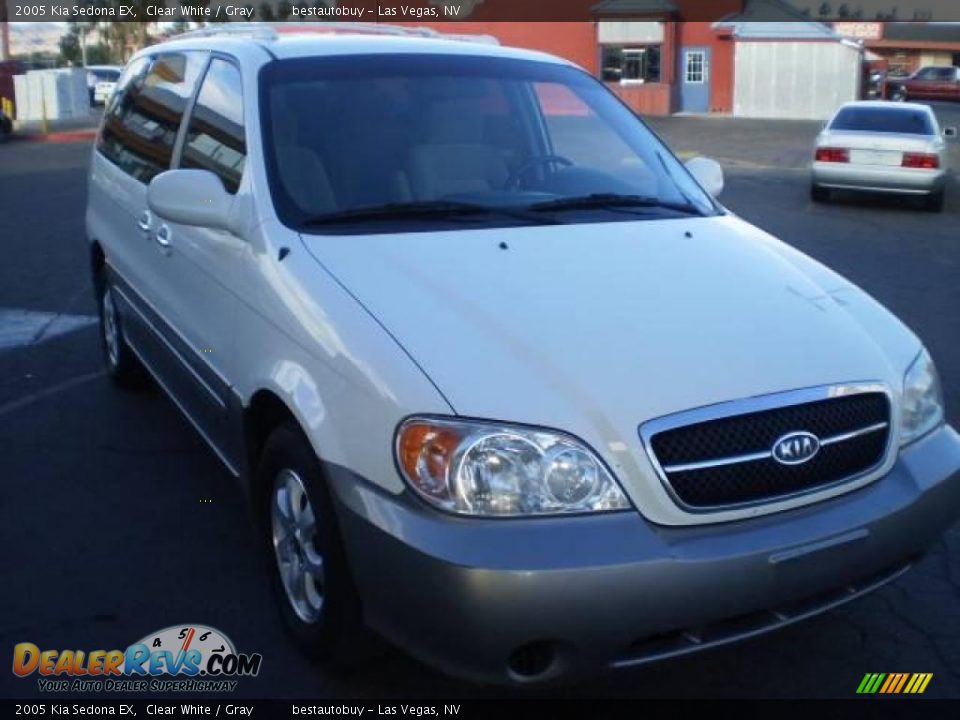 2005 Kia Sedona EX Clear White / Gray Photo #11