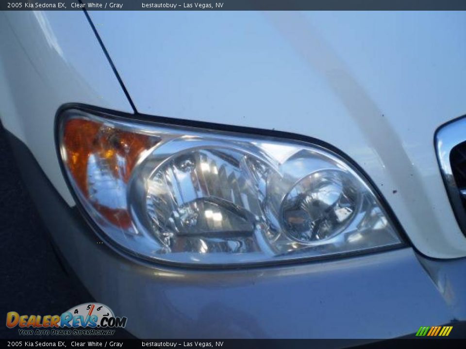 2005 Kia Sedona EX Clear White / Gray Photo #13