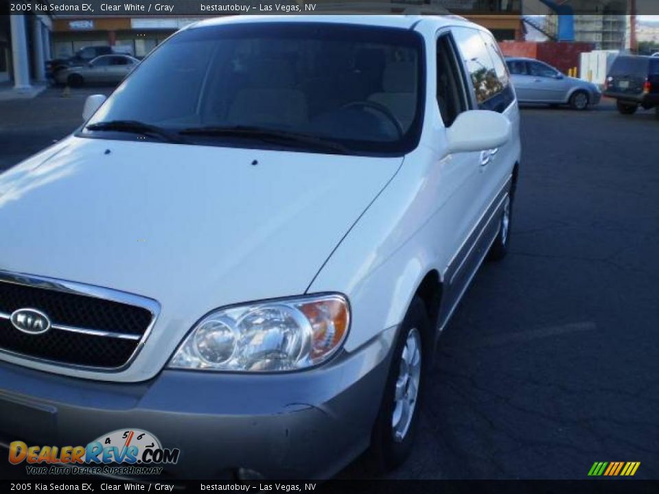 2005 Kia Sedona EX Clear White / Gray Photo #16