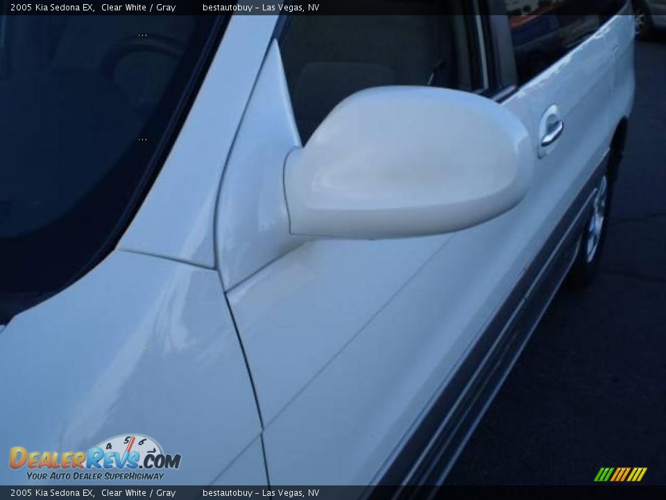 2005 Kia Sedona EX Clear White / Gray Photo #17