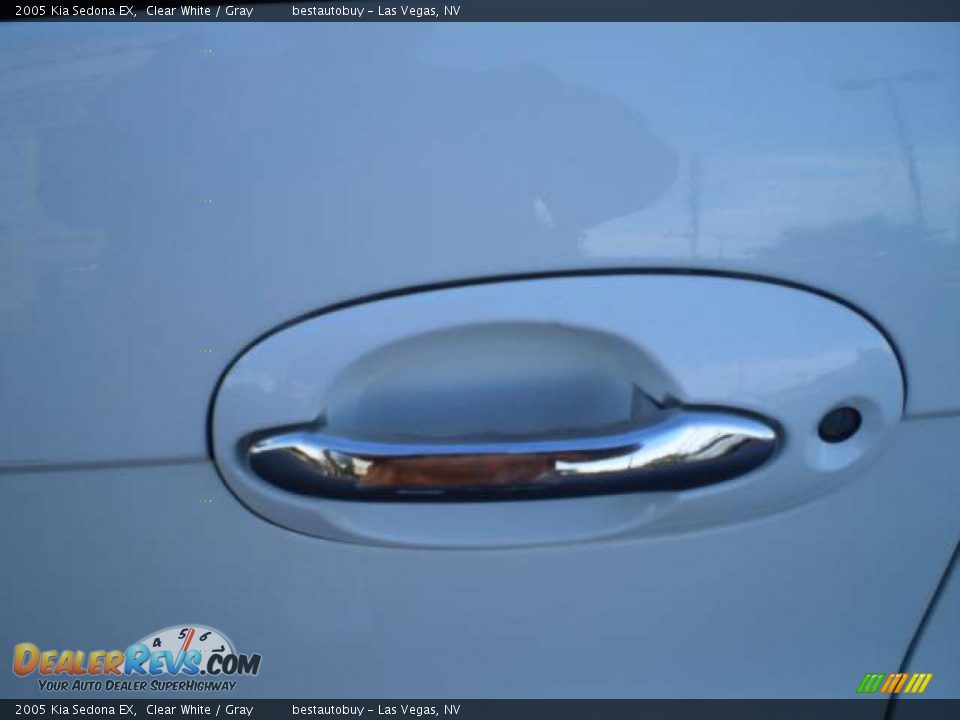 2005 Kia Sedona EX Clear White / Gray Photo #18