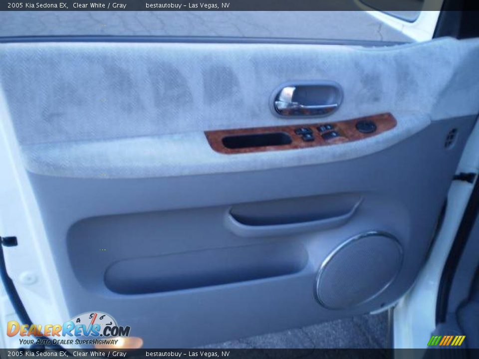 2005 Kia Sedona EX Clear White / Gray Photo #19