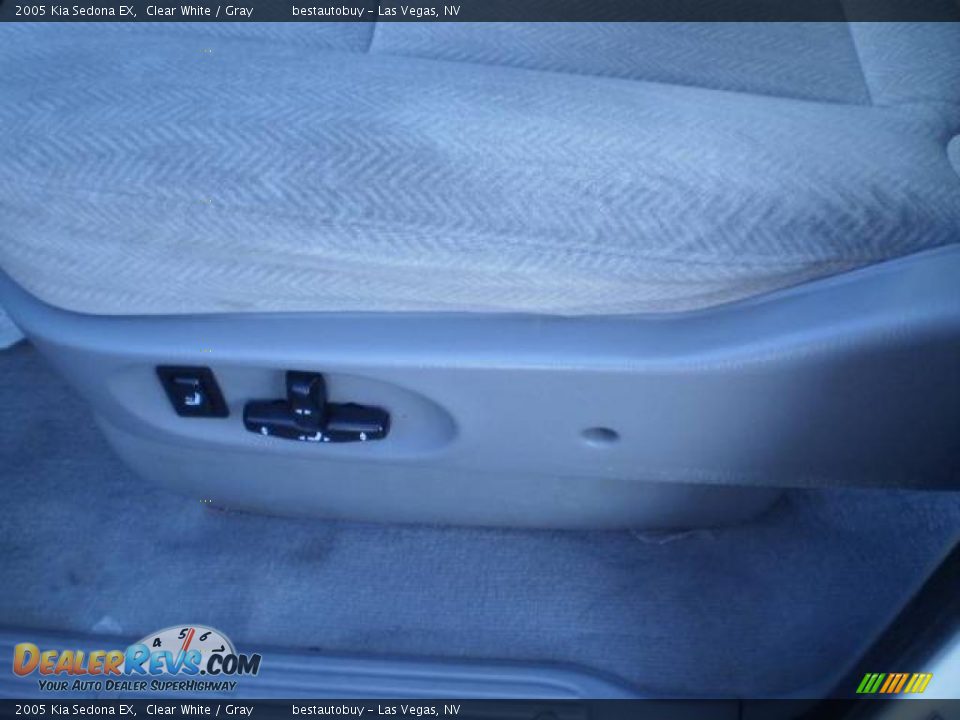 2005 Kia Sedona EX Clear White / Gray Photo #22