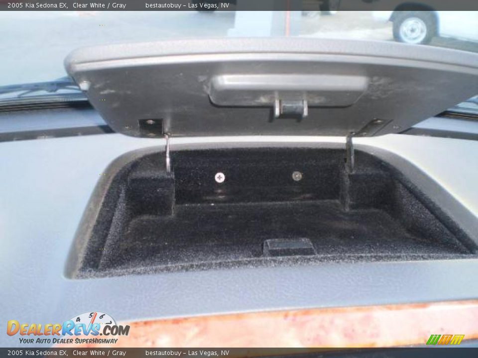 2005 Kia Sedona EX Clear White / Gray Photo #26