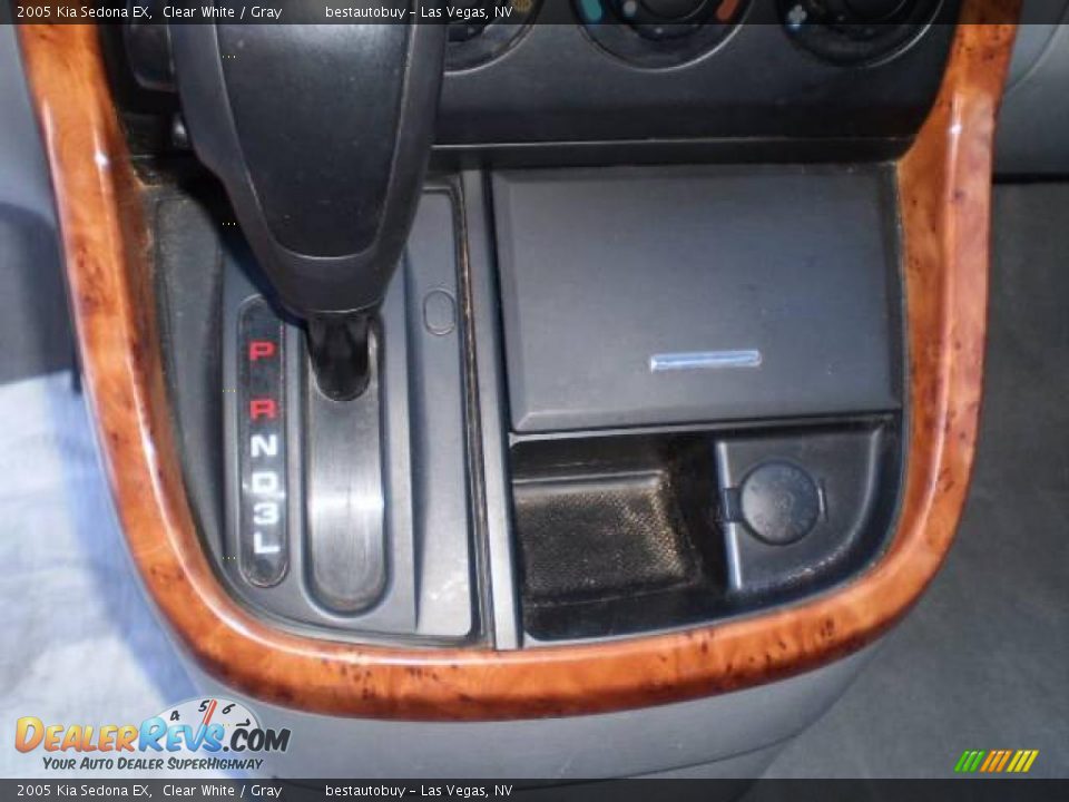 2005 Kia Sedona EX Clear White / Gray Photo #27