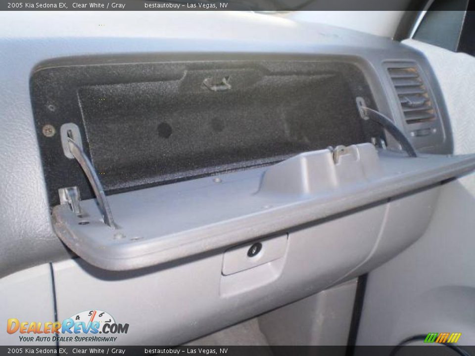 2005 Kia Sedona EX Clear White / Gray Photo #28