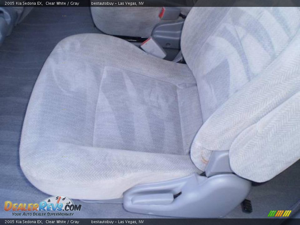 2005 Kia Sedona EX Clear White / Gray Photo #30