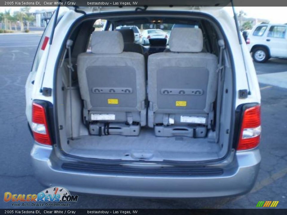 2005 Kia Sedona EX Clear White / Gray Photo #33