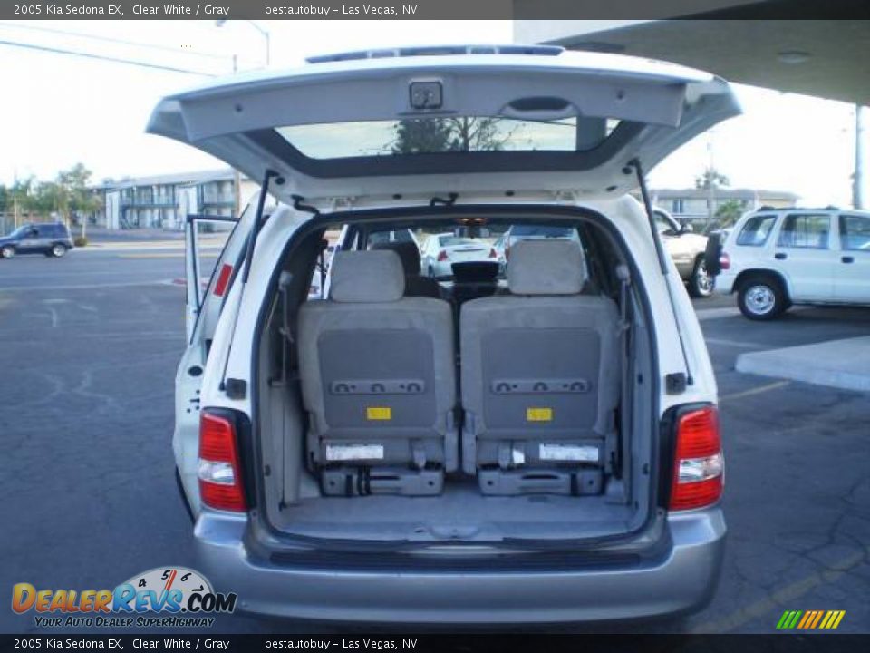 2005 Kia Sedona EX Clear White / Gray Photo #34