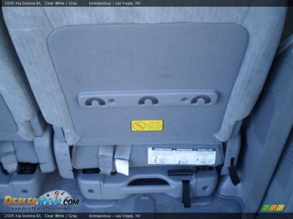 2005 Kia Sedona EX Clear White / Gray Photo #36