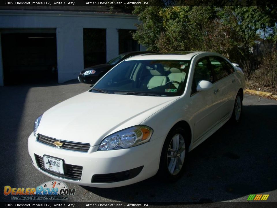 2009 Chevrolet Impala LTZ White / Gray Photo #1