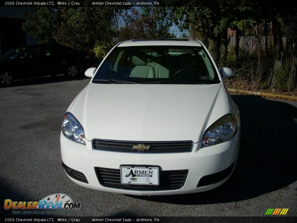 2009 Chevrolet Impala LTZ White / Gray Photo #2