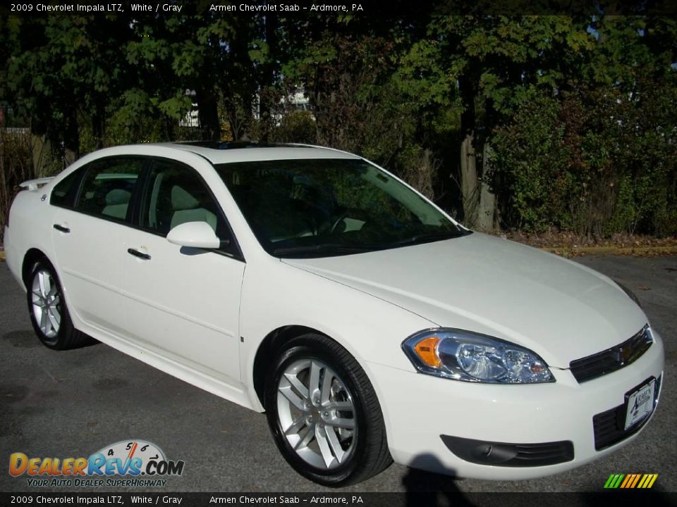 2009 Chevrolet Impala LTZ White / Gray Photo #3