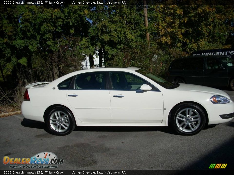2009 Chevrolet Impala LTZ White / Gray Photo #4