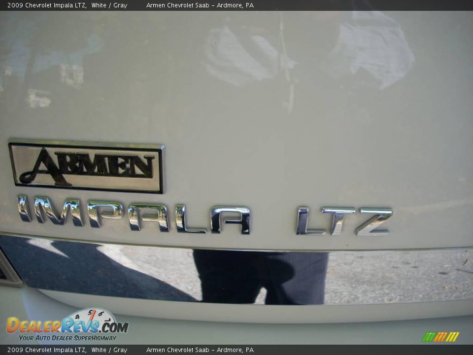 2009 Chevrolet Impala LTZ White / Gray Photo #6