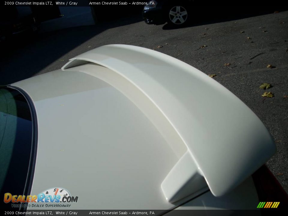 2009 Chevrolet Impala LTZ White / Gray Photo #7