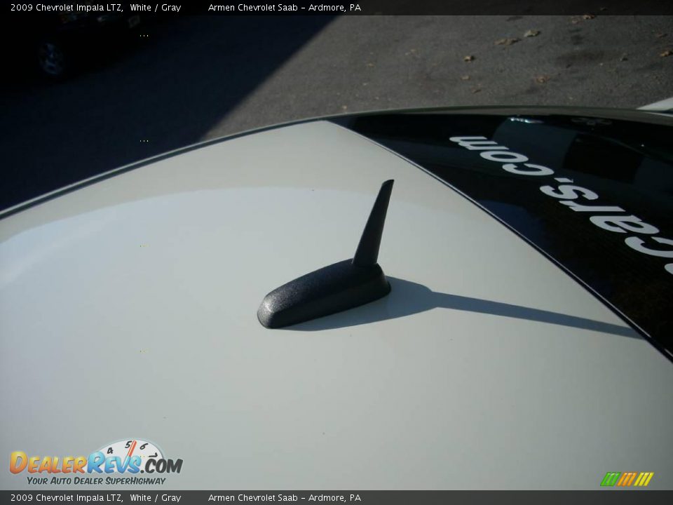2009 Chevrolet Impala LTZ White / Gray Photo #8