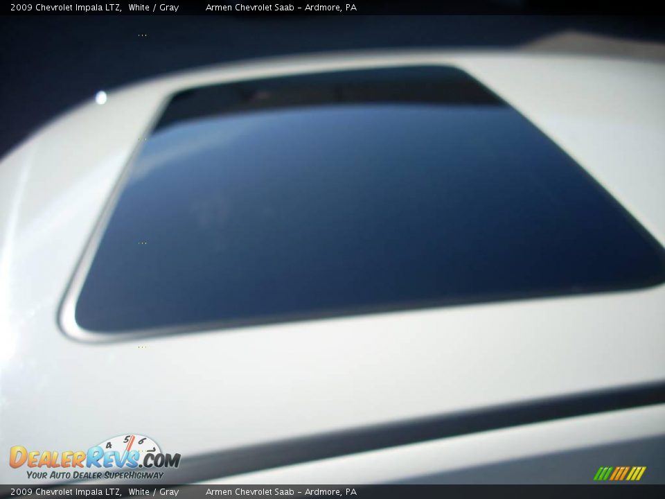 2009 Chevrolet Impala LTZ White / Gray Photo #9