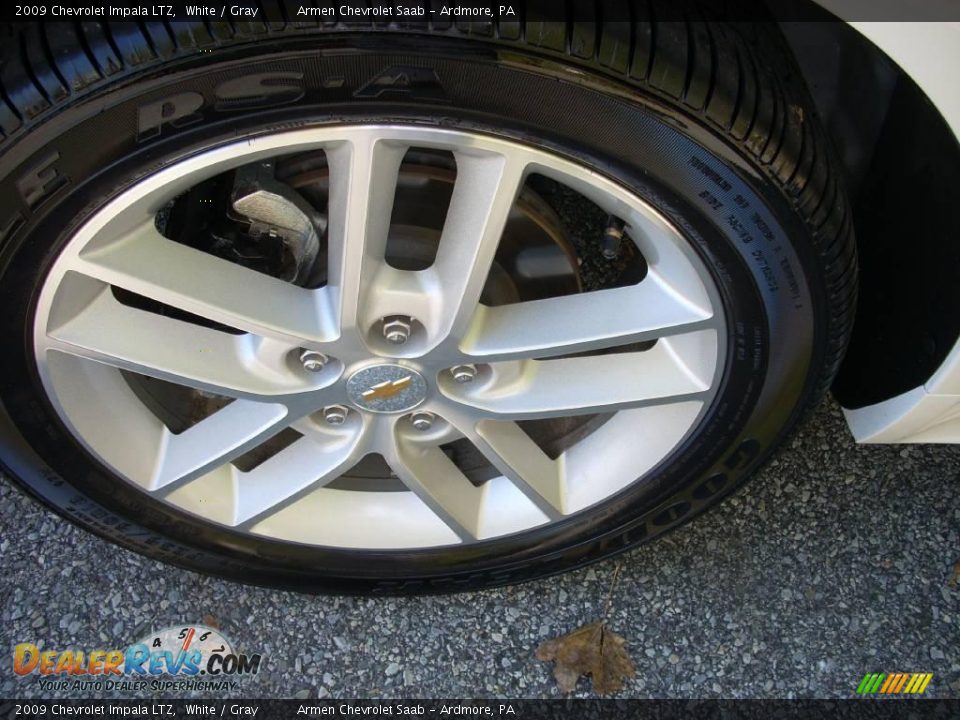 2009 Chevrolet Impala LTZ White / Gray Photo #10