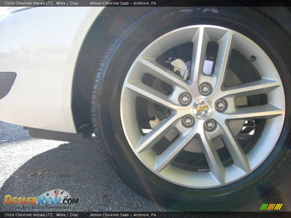 2009 Chevrolet Impala LTZ White / Gray Photo #11