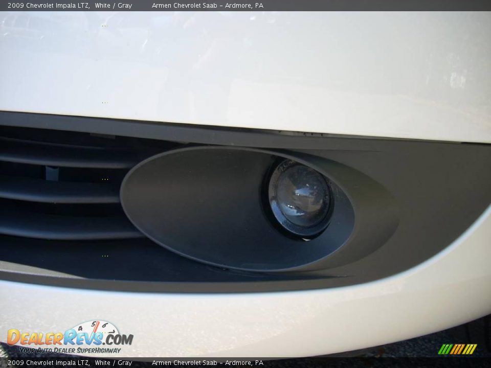2009 Chevrolet Impala LTZ White / Gray Photo #12