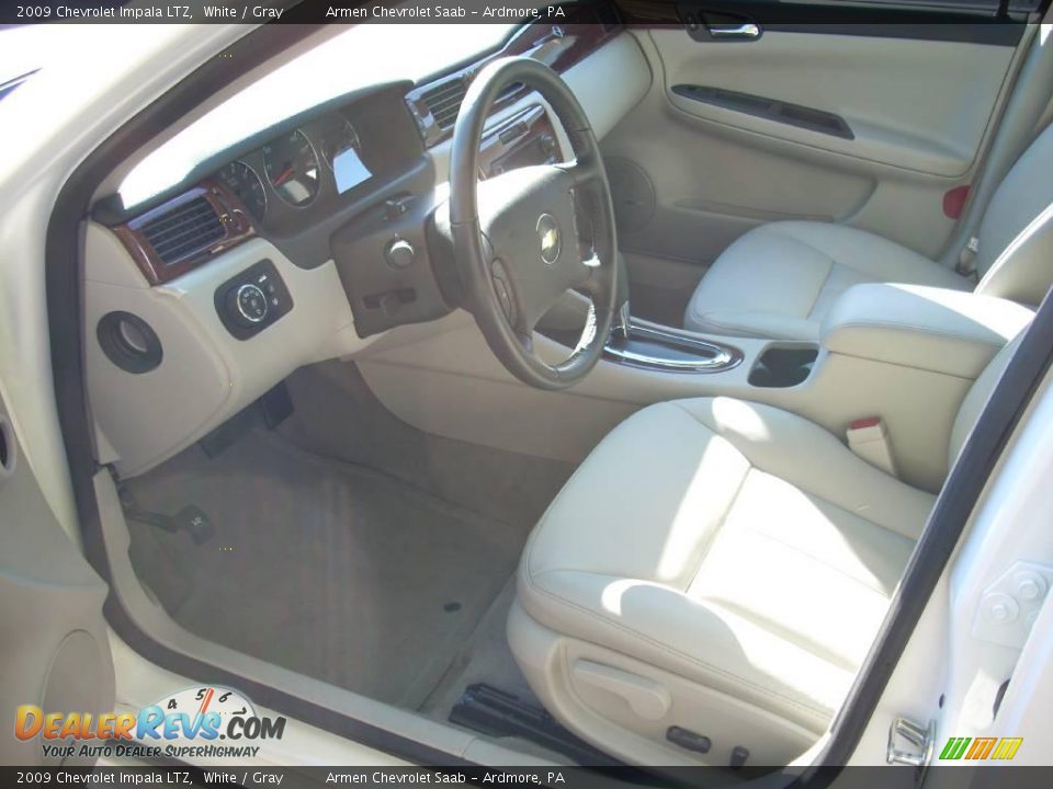 2009 Chevrolet Impala LTZ White / Gray Photo #15