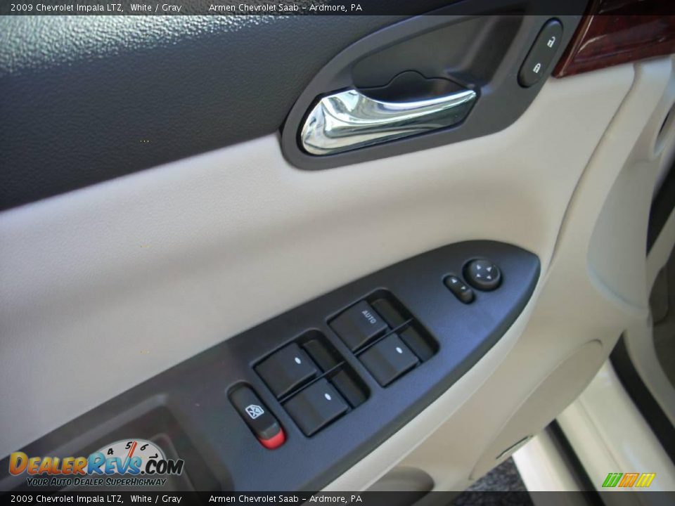 2009 Chevrolet Impala LTZ White / Gray Photo #16