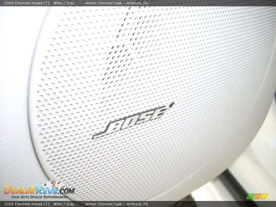 2009 Chevrolet Impala LTZ White / Gray Photo #17