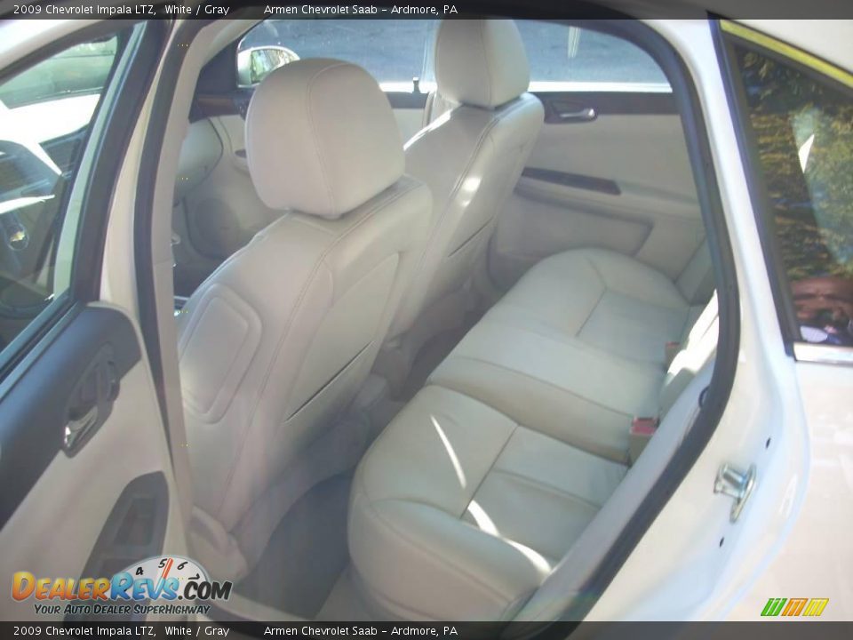 2009 Chevrolet Impala LTZ White / Gray Photo #18