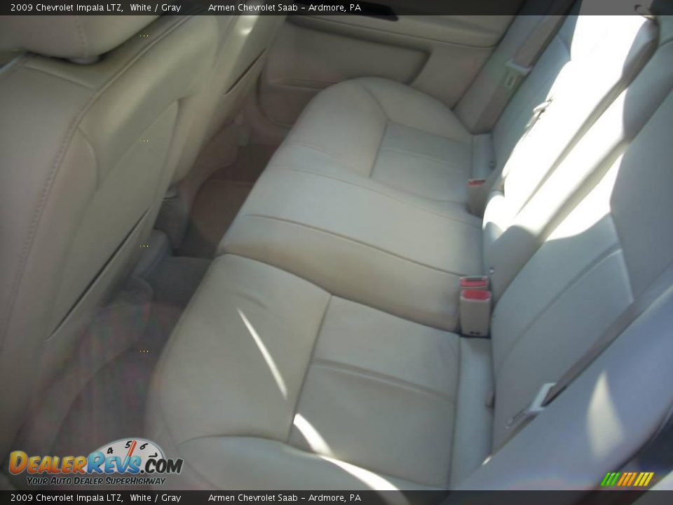 2009 Chevrolet Impala LTZ White / Gray Photo #21