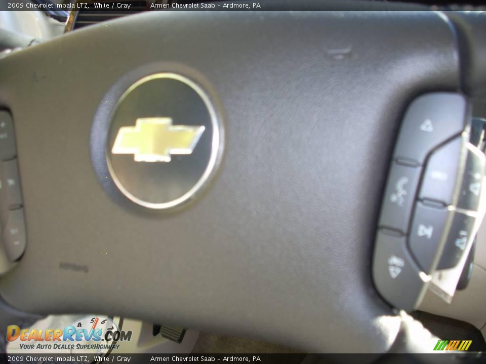 2009 Chevrolet Impala LTZ White / Gray Photo #26