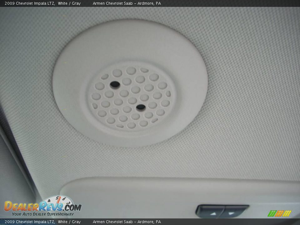 2009 Chevrolet Impala LTZ White / Gray Photo #28