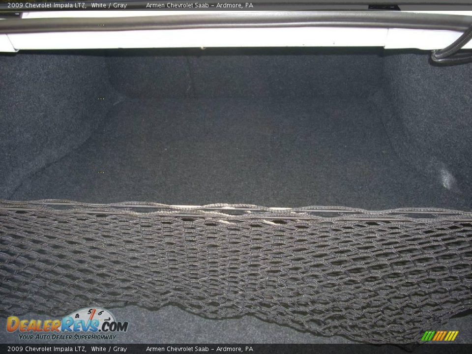 2009 Chevrolet Impala LTZ White / Gray Photo #31