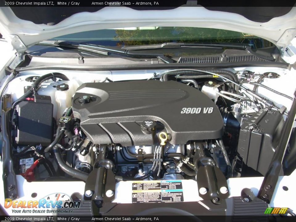 2009 Chevrolet Impala LTZ White / Gray Photo #32