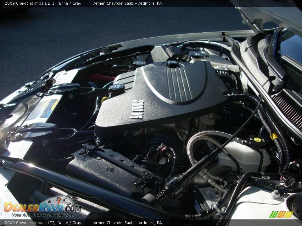 2009 Chevrolet Impala LTZ White / Gray Photo #33