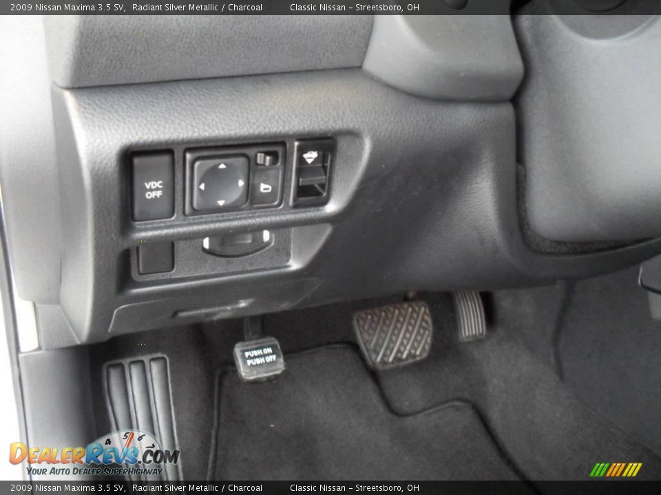 2009 Nissan Maxima 3.5 SV Radiant Silver Metallic / Charcoal Photo #26
