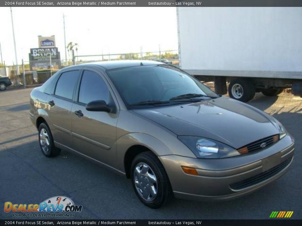 2004 Ford Focus SE Sedan Arizona Beige Metallic / Medium Parchment Photo #3