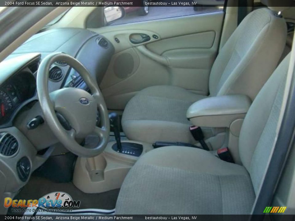 2004 Ford Focus SE Sedan Arizona Beige Metallic / Medium Parchment Photo #9