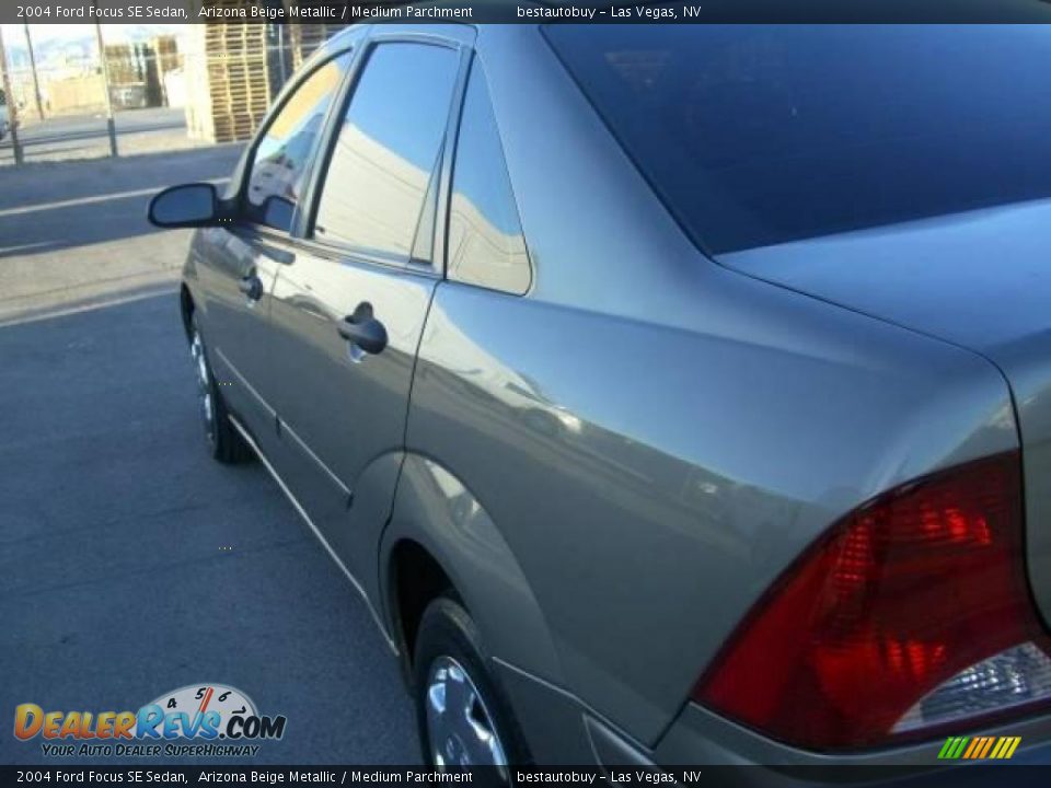 2004 Ford Focus SE Sedan Arizona Beige Metallic / Medium Parchment Photo #14