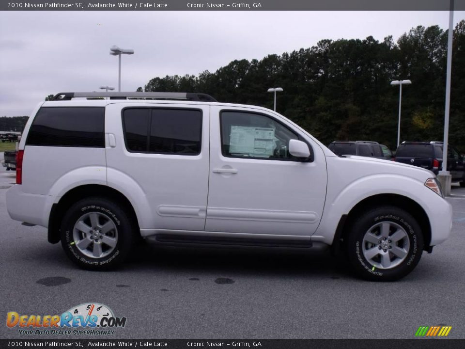 2010 Nissan Pathfinder SE Avalanche White / Cafe Latte Photo #6