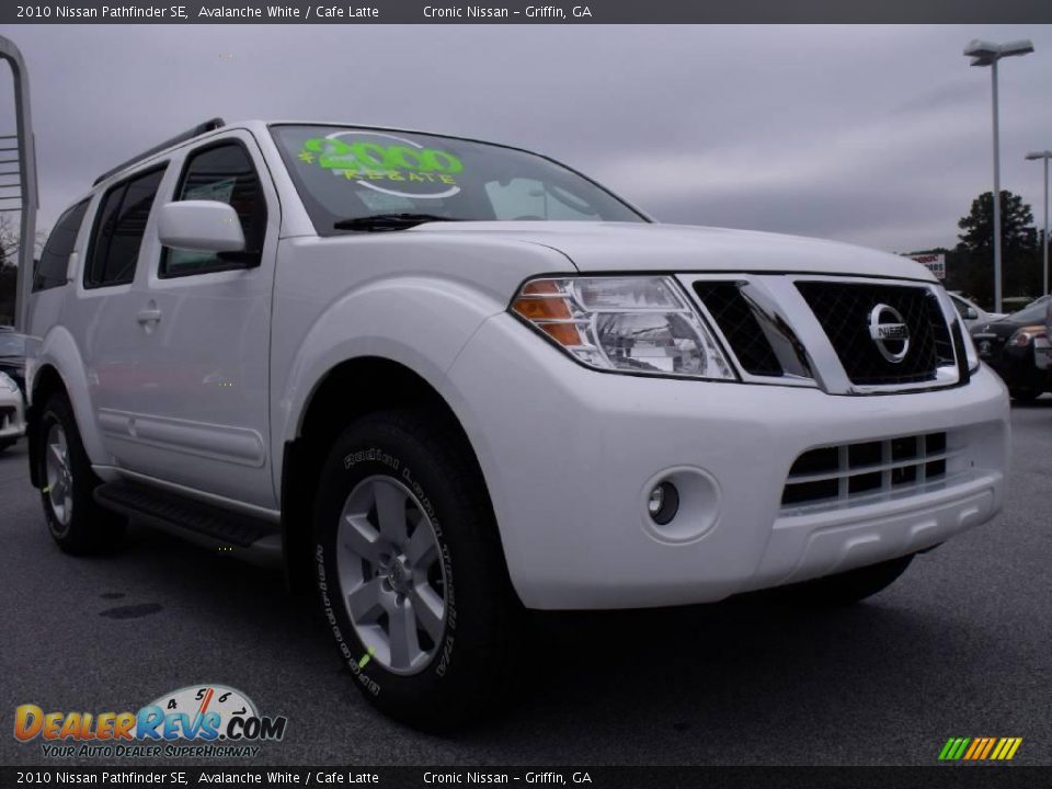 2010 Nissan Pathfinder SE Avalanche White / Cafe Latte Photo #7
