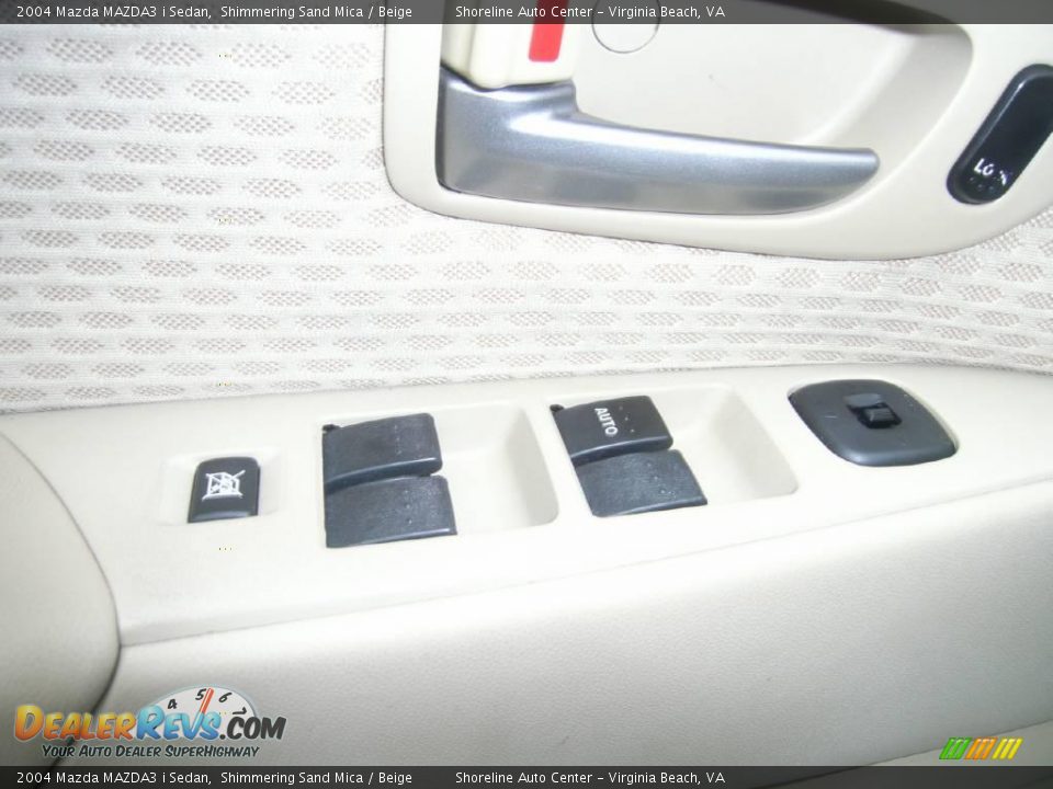 2004 Mazda MAZDA3 i Sedan Shimmering Sand Mica / Beige Photo #16