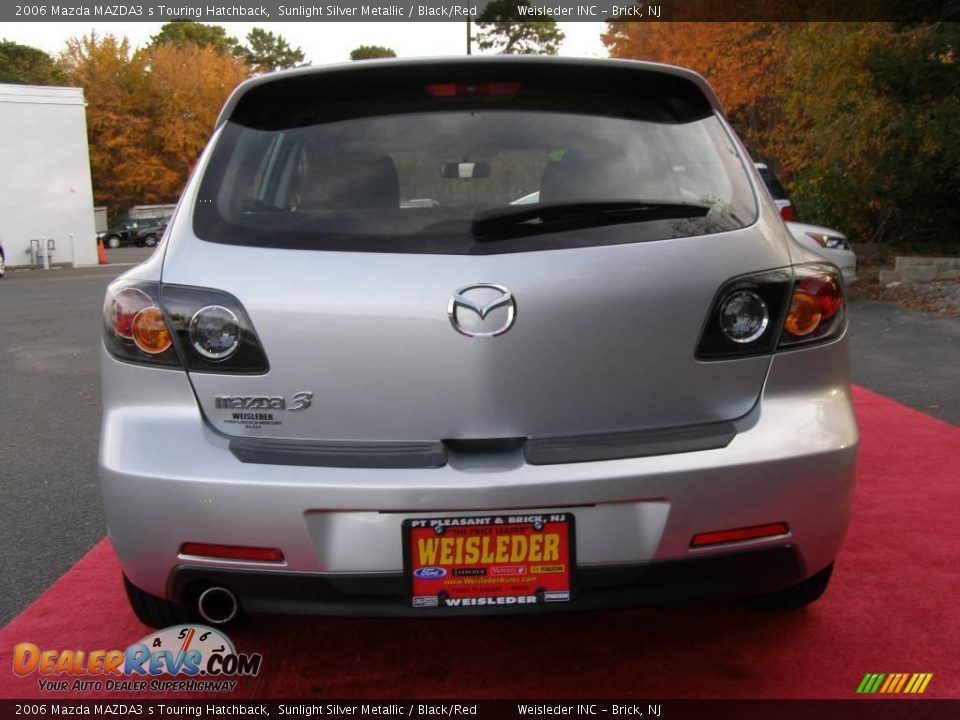 2006 Mazda MAZDA3 s Touring Hatchback Sunlight Silver Metallic / Black/Red Photo #8