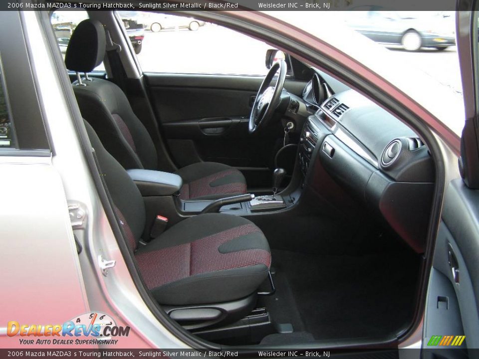 2006 Mazda MAZDA3 s Touring Hatchback Sunlight Silver Metallic / Black/Red Photo #24