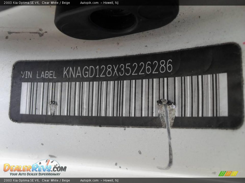 2003 Kia Optima SE V6 Clear White / Beige Photo #17