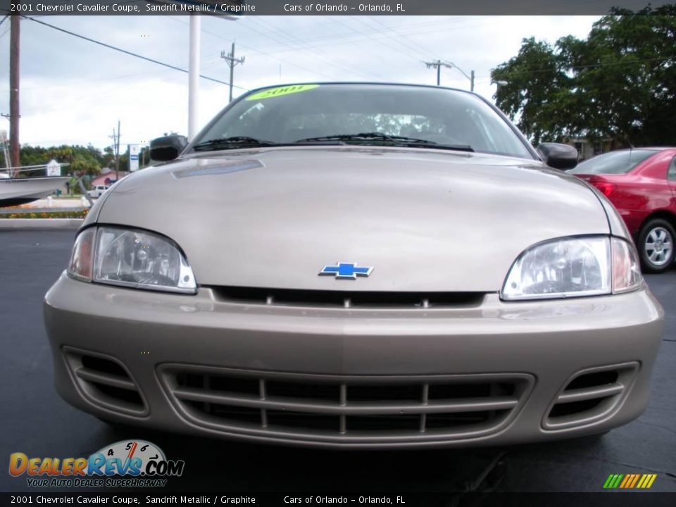 2001 Chevrolet Cavalier Coupe Sandrift Metallic / Graphite Photo #2