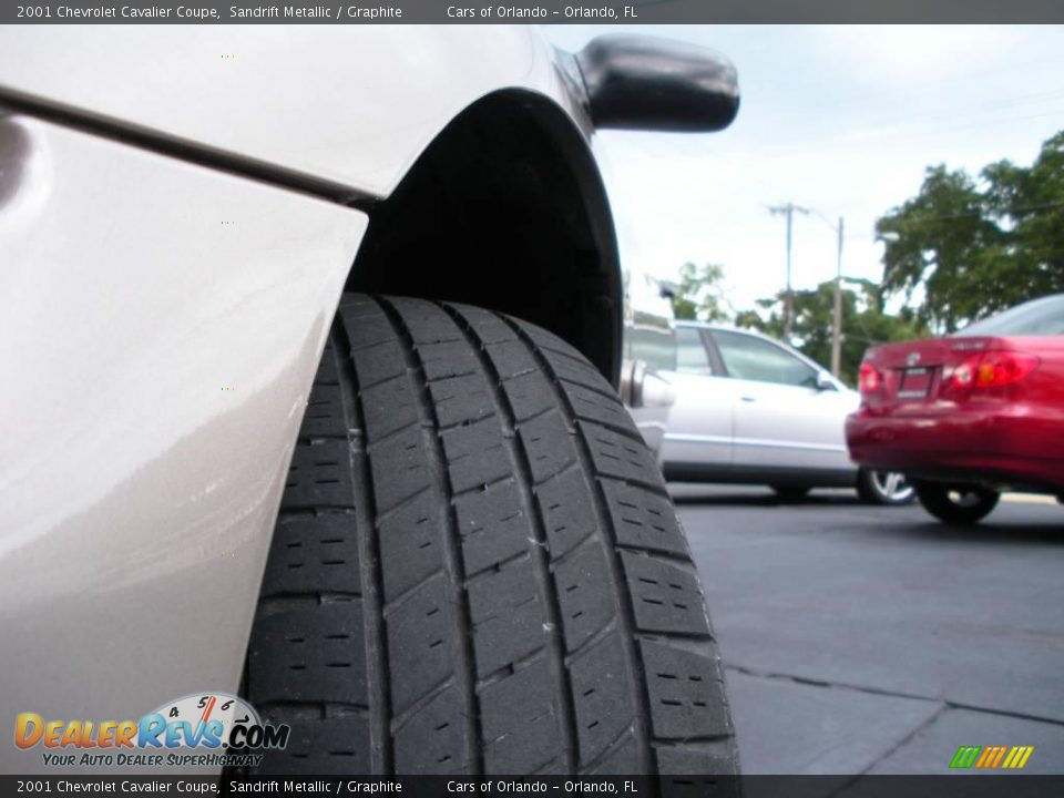 2001 Chevrolet Cavalier Coupe Sandrift Metallic / Graphite Photo #12