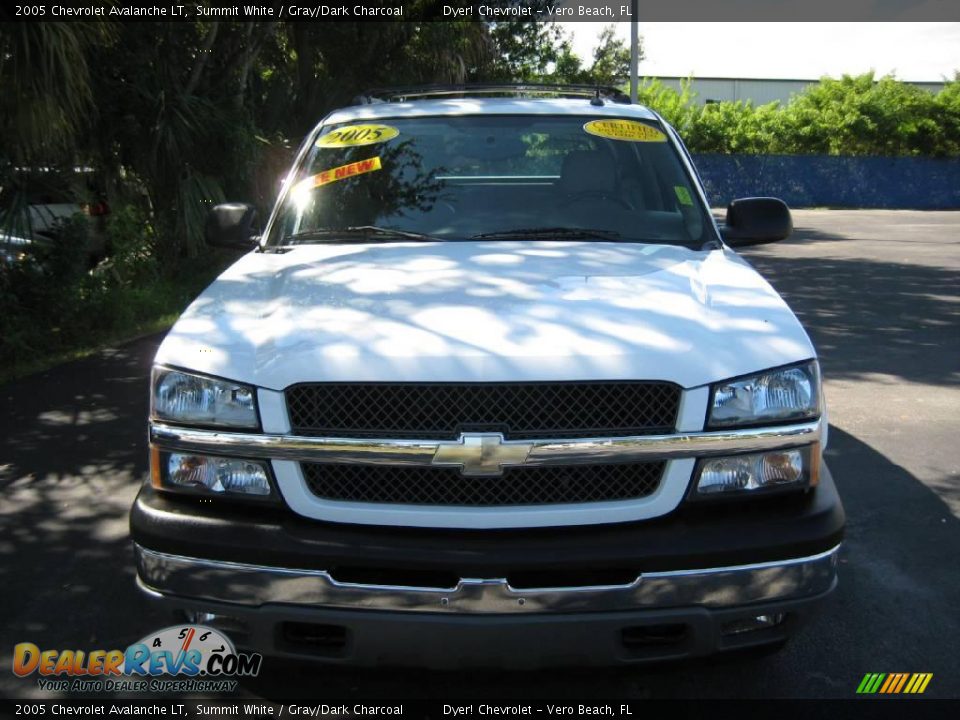 2005 Chevrolet Avalanche LT Summit White / Gray/Dark Charcoal Photo #2